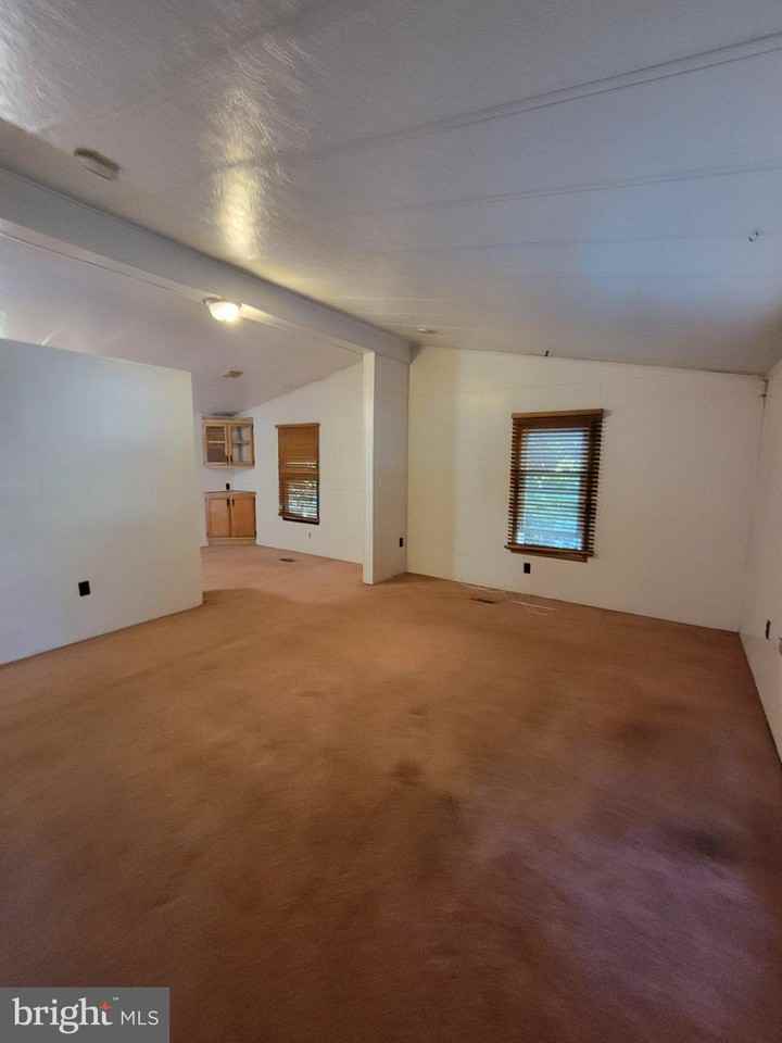403 Brower Ave - Photo 4 of 15