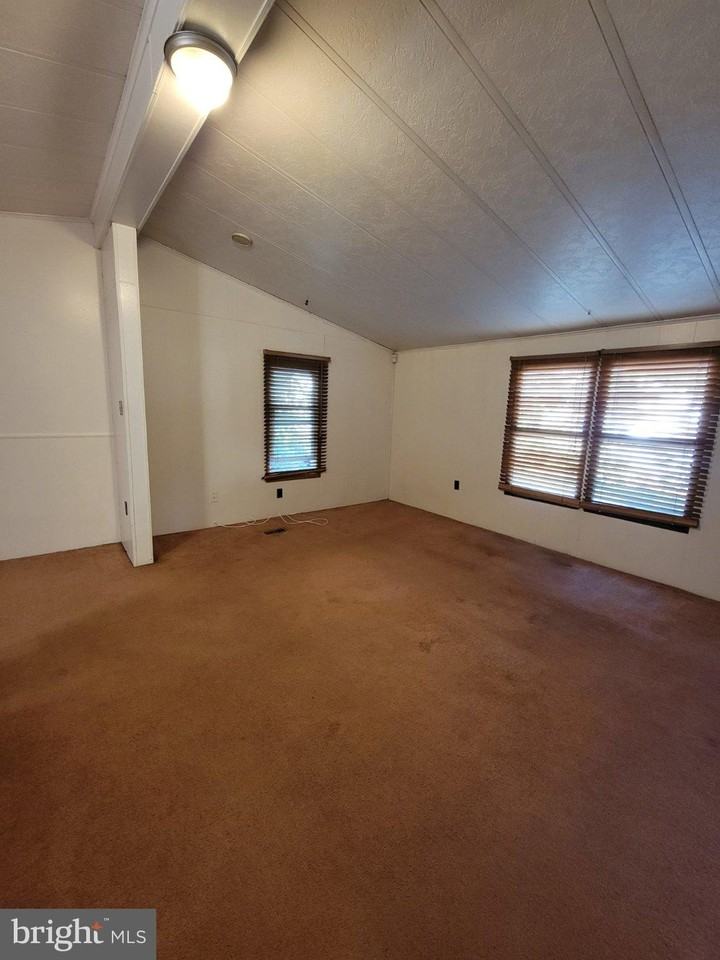 403 Brower Ave - Photo 5 of 15