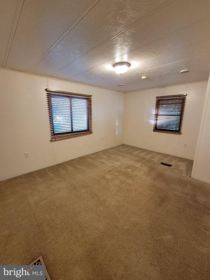 403 Brower Ave - Photo 6 of 15
