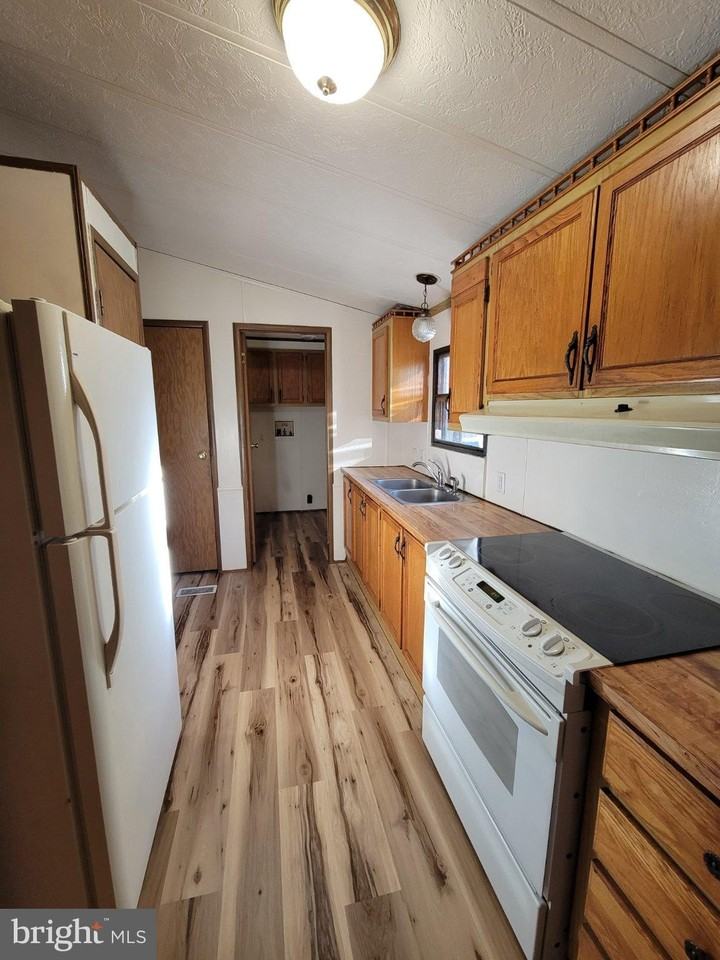 403 Brower Ave - Photo 7 of 15