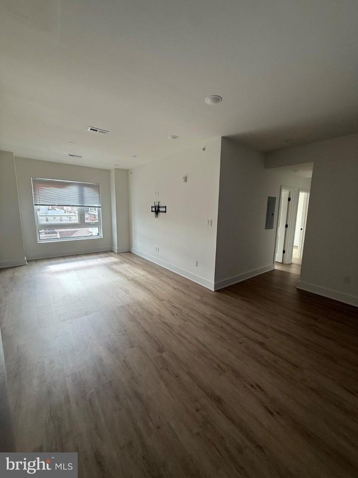 2333 E York St #3 - Photo 4 of 12