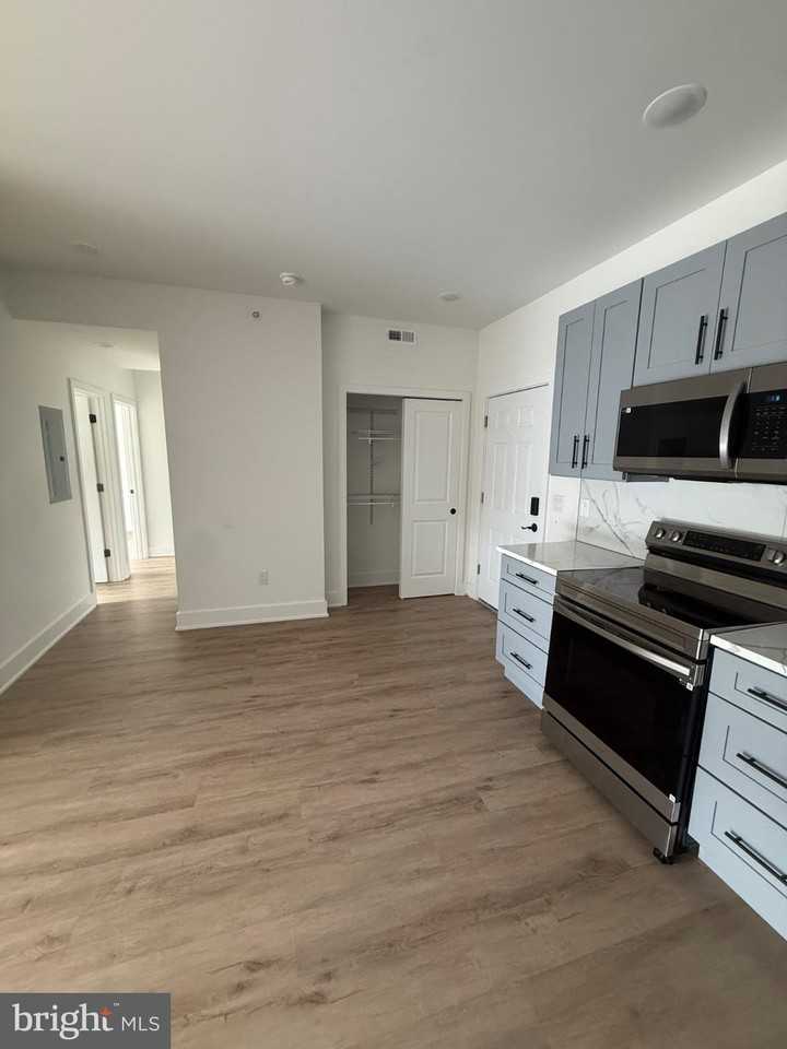2333 E York St #3 - Photo 5 of 12
