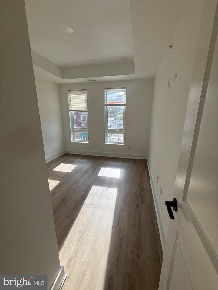 2333 E York St #3 - Photo 7 of 12