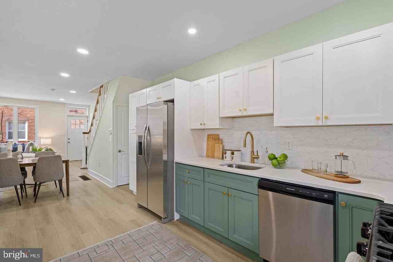1937 S Lambert St - Photo 5 of 33