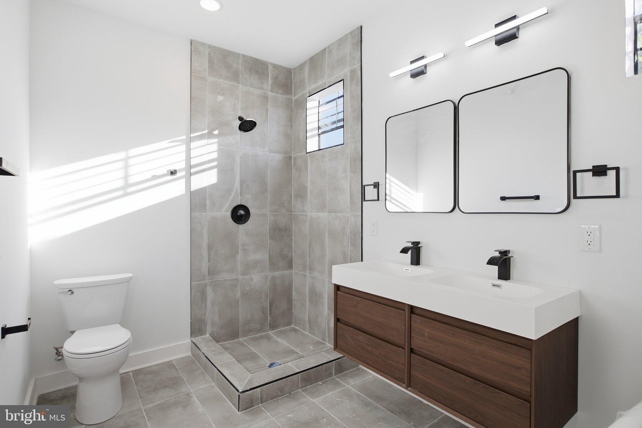 2613 N 12th St - Photo 3 of 35