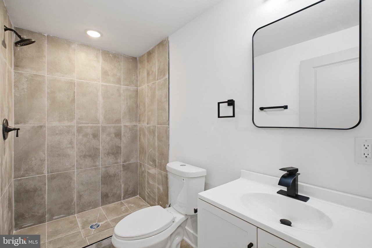 2613 N 12th St - Photo 4 of 35