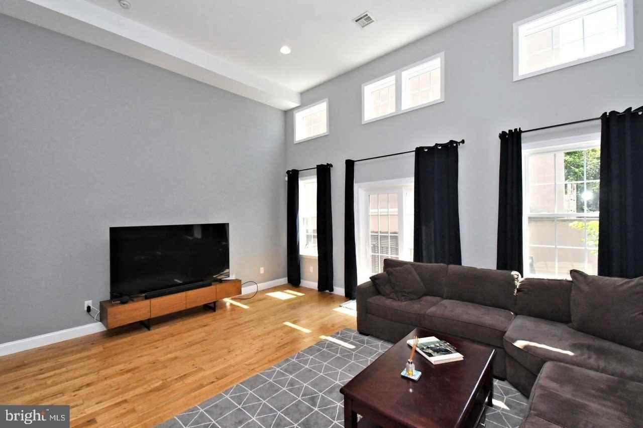 919 N American St - Photo 6 of 37