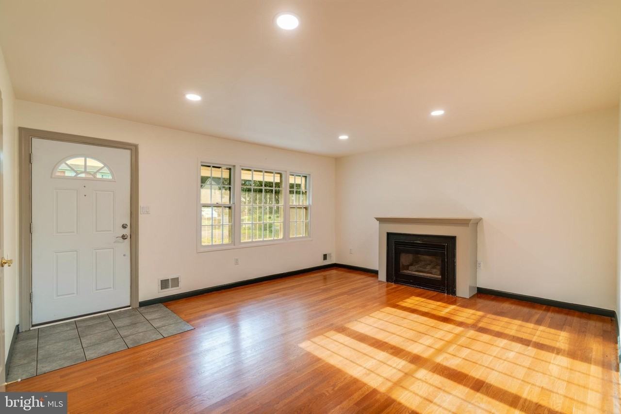 6502 Carriage Dr - Photo 3 of 23