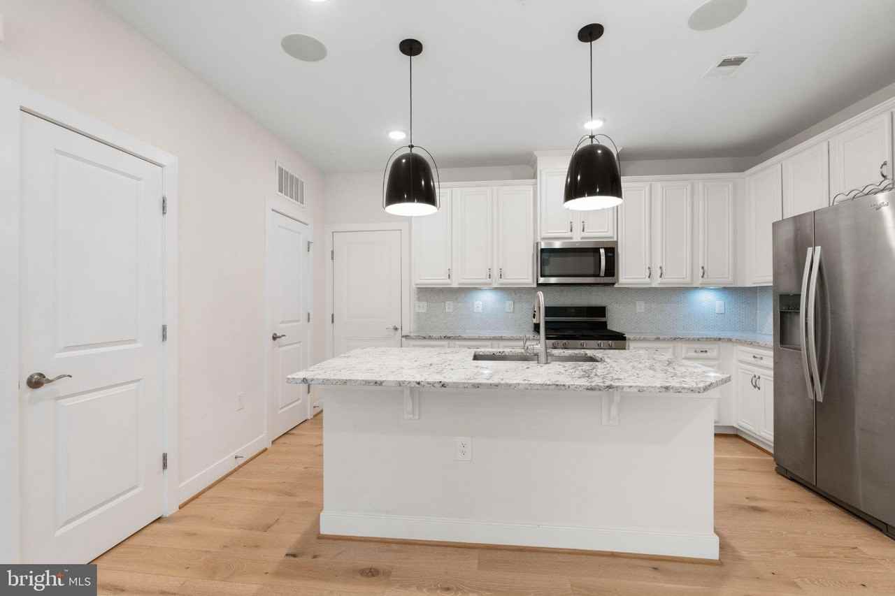 1853 Michael Faraday Dr - Photo 6 of 32