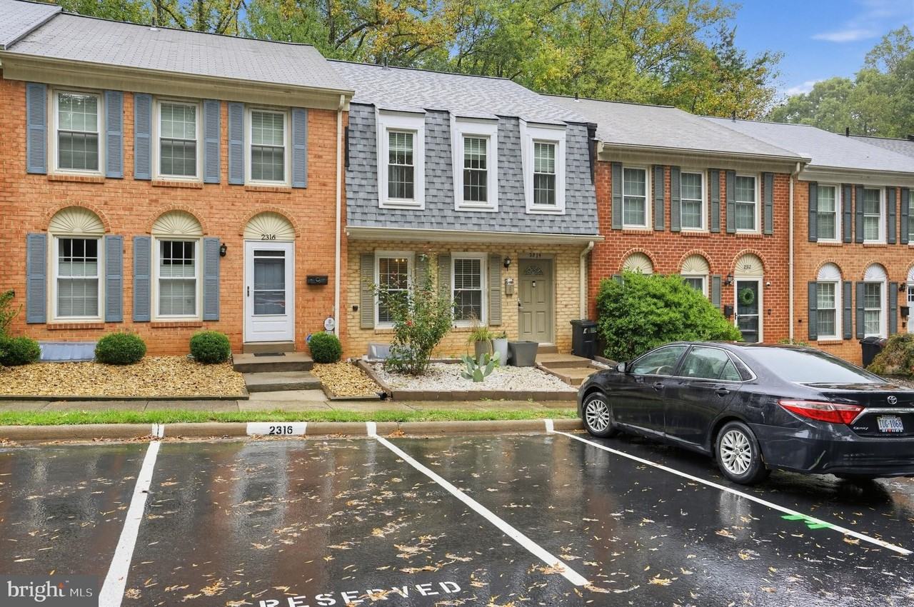 2314 Horseferry Ct - Photo 2 of 34