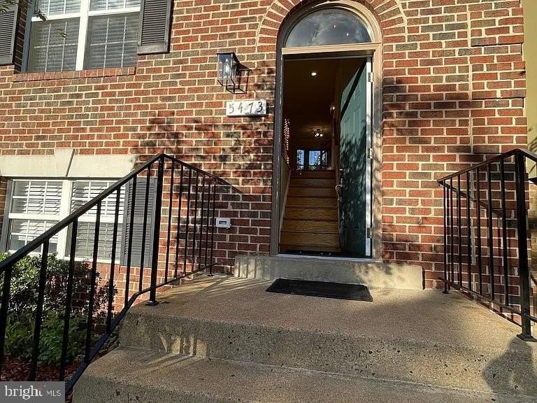 5473 Middlebourne Ln - Photo 2 of 24