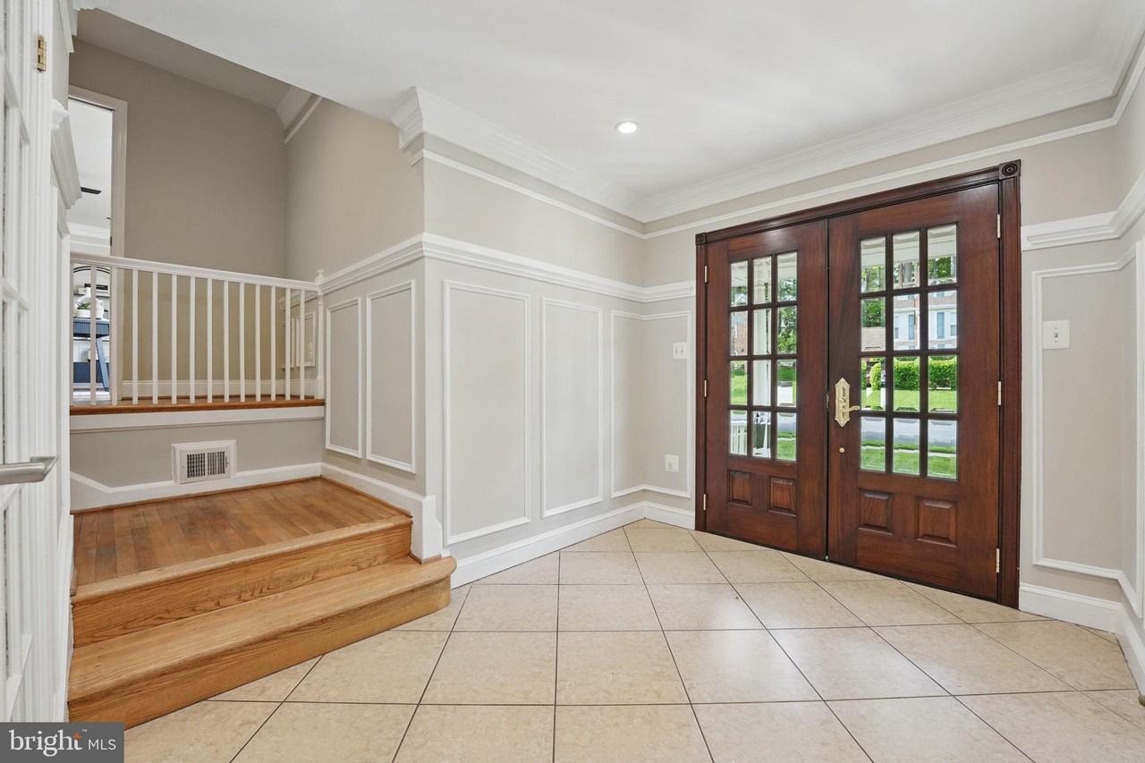 8121 Briar Creek Dr - Photo 3 of 42