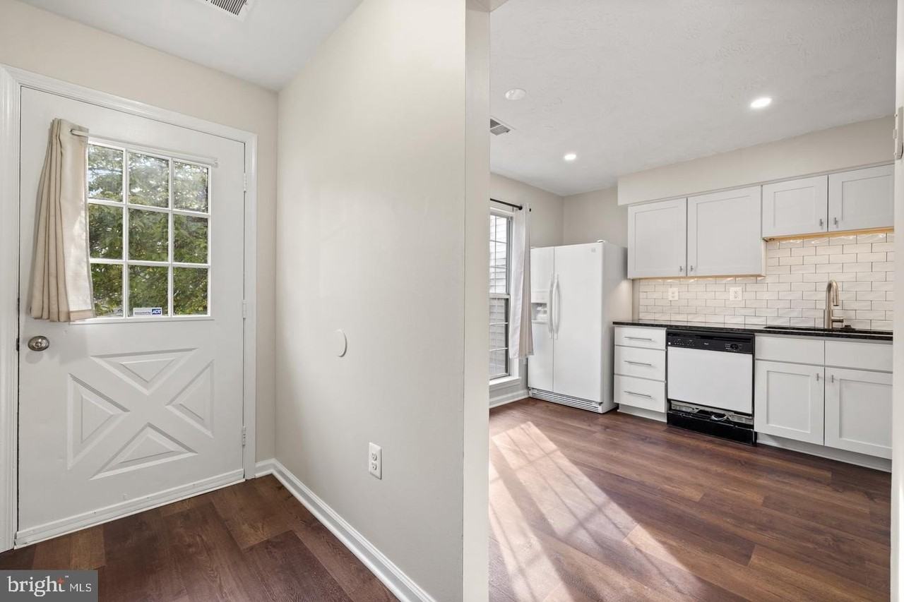 2821 Madeira Ct - Photo 3 of 44