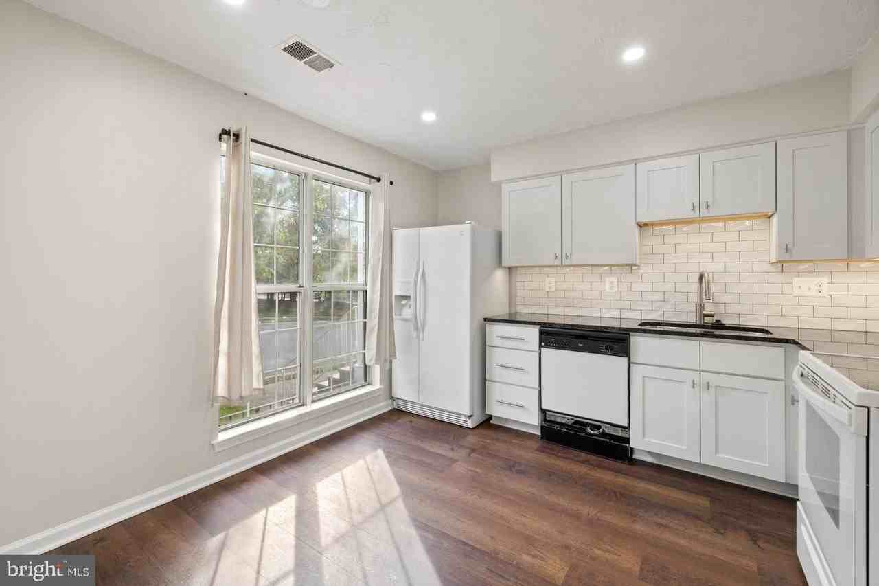 2821 Madeira Ct - Photo 5 of 44