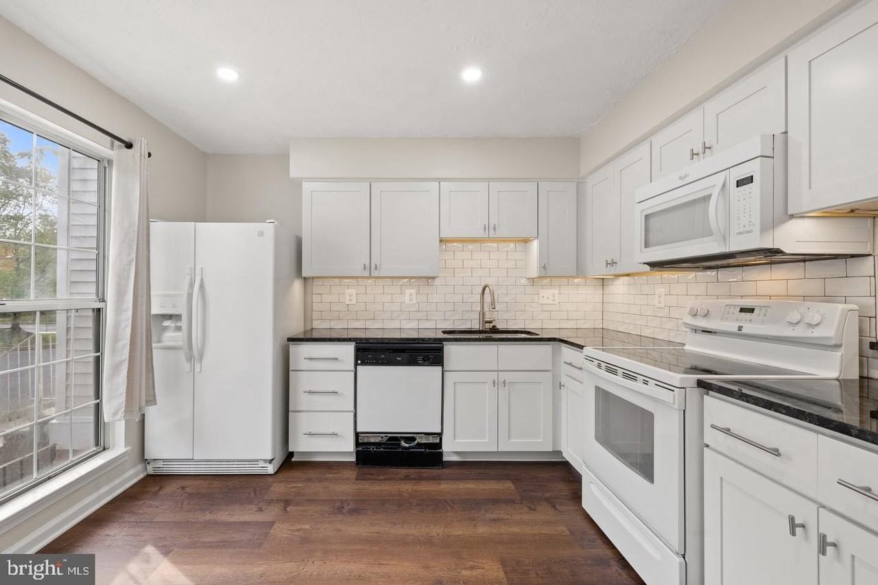 2821 Madeira Ct - Photo 6 of 44