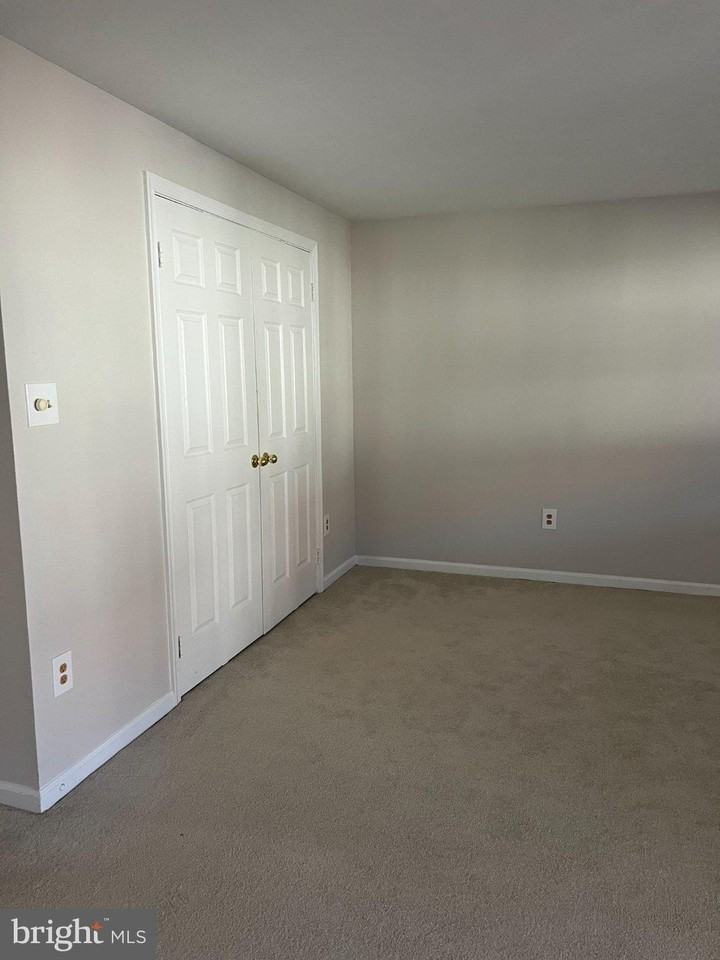 2740 Winston Ct - Photo 5 of 34