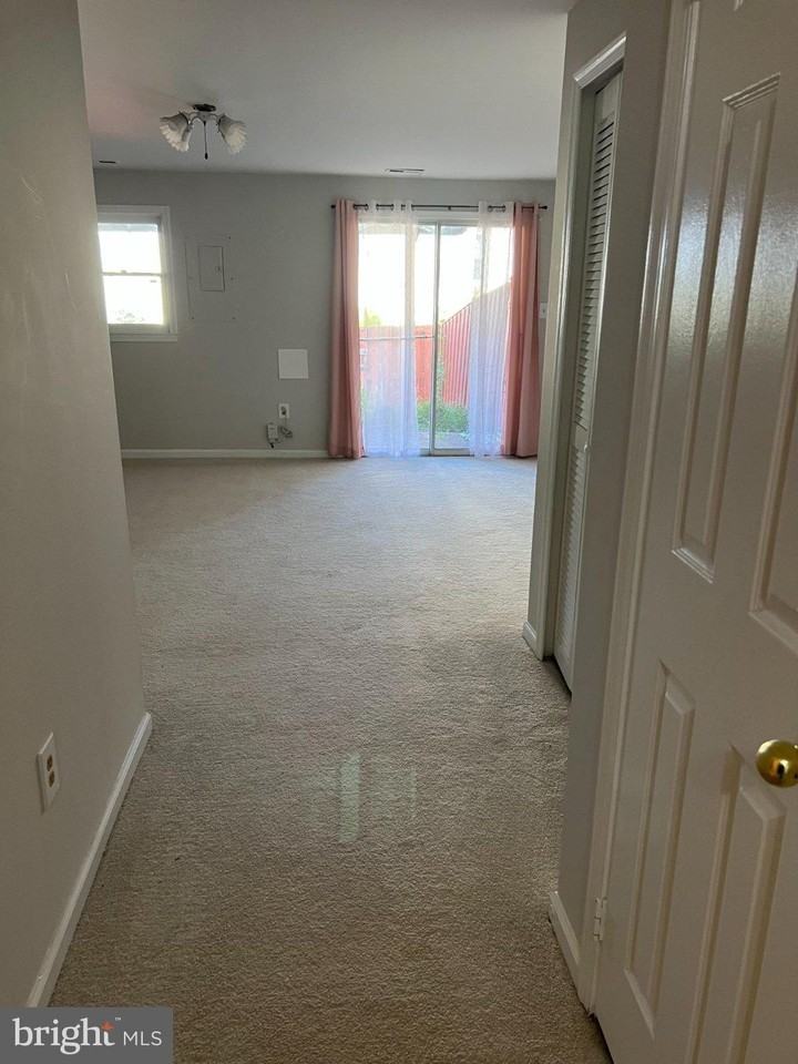2740 Winston Ct - Photo 6 of 34