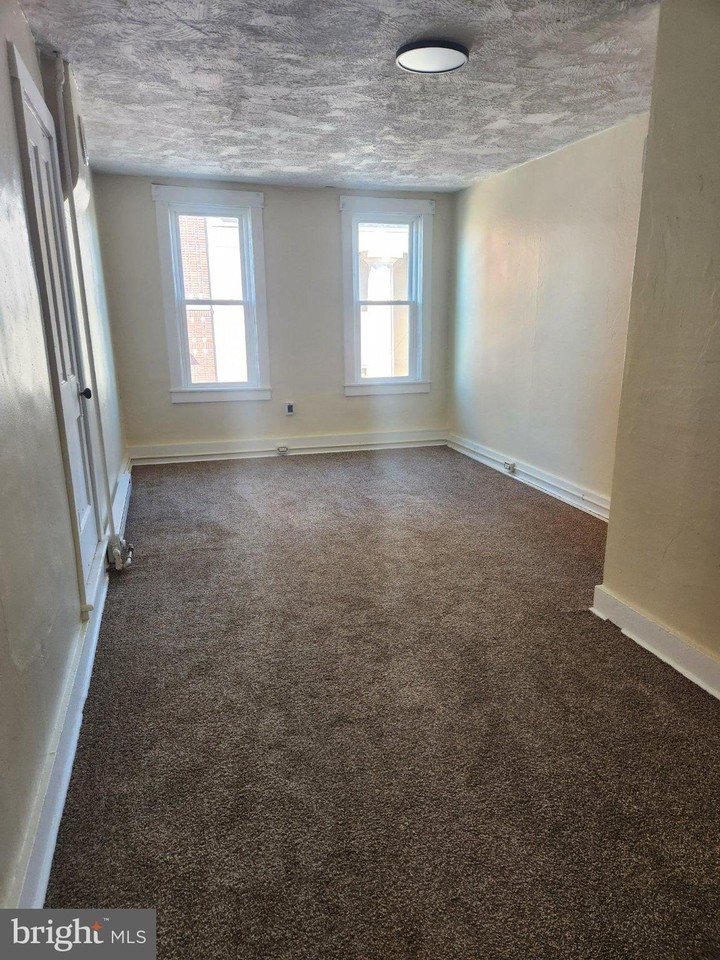 104 N Main St - Photo 2 of 11
