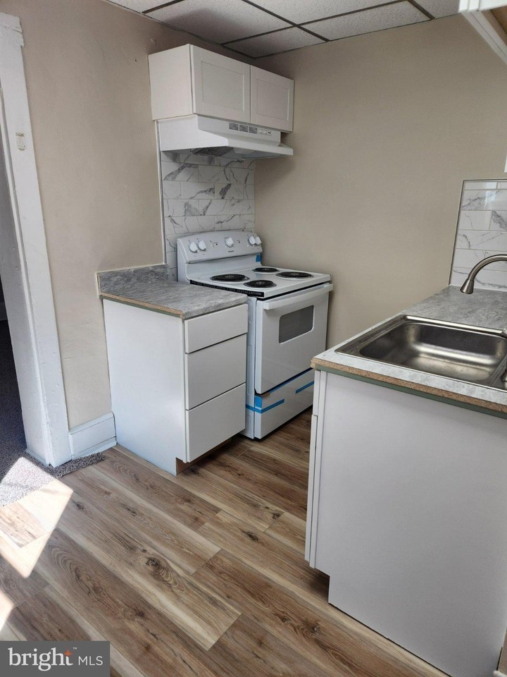 104 N Main St - Photo 4 of 11