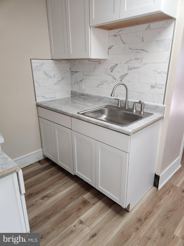 104 N Main St - Photo 5 of 11