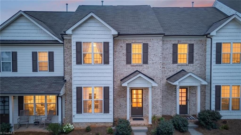 8 Nandina Dr - Photo 2 of 42