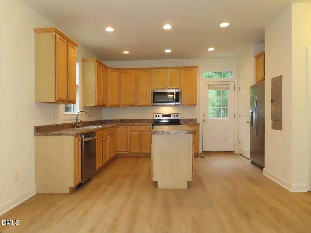 305 W Poplar Ave - Photo 4 of 20