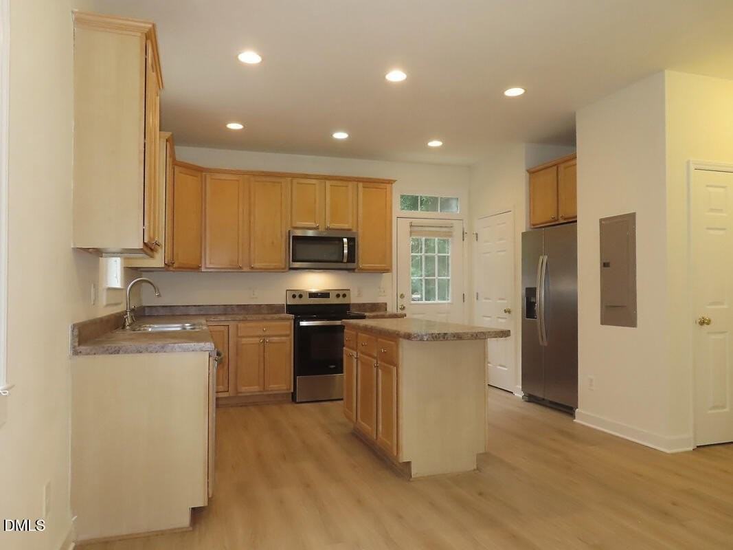 305 W Poplar Ave - Photo 6 of 20