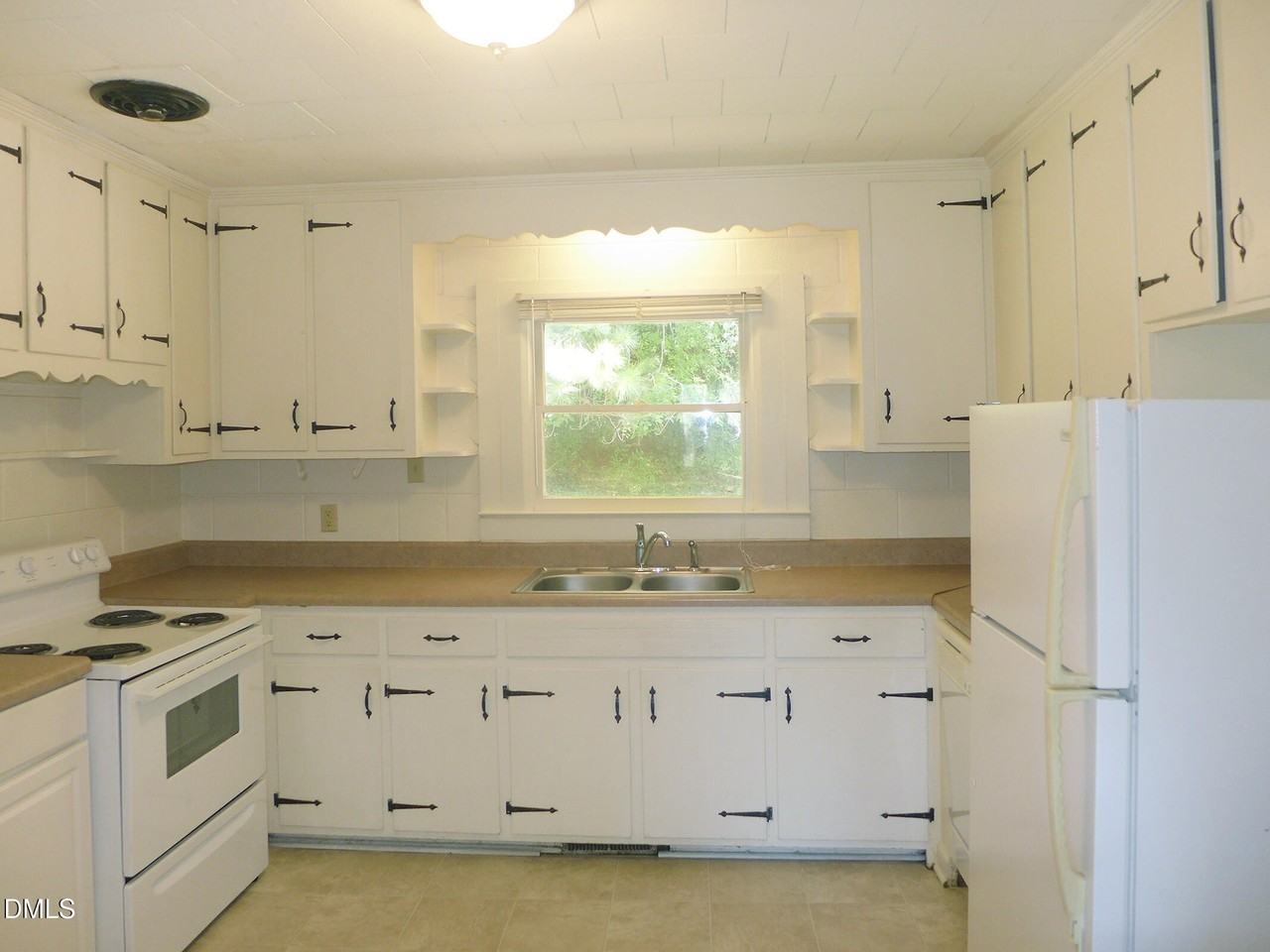 719 Hillsborough St - Photo 7 of 14