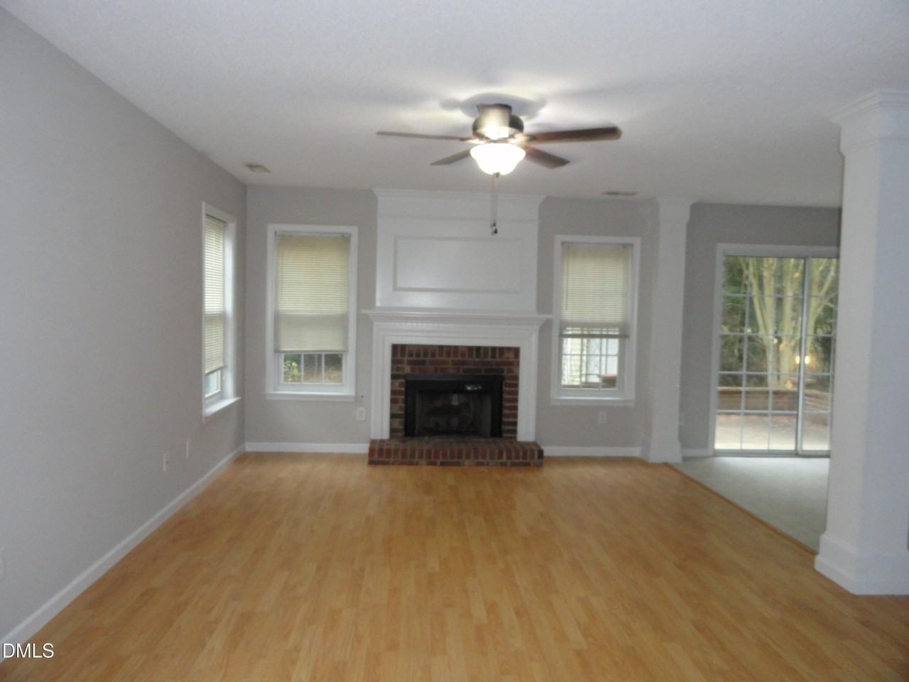 403 Stonecreek Dr - Photo 2 of 22