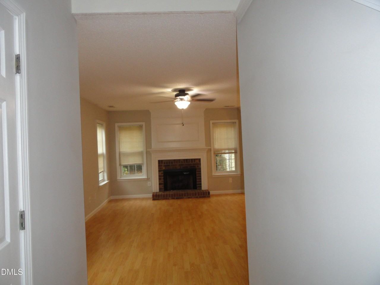 403 Stonecreek Dr - Photo 3 of 22