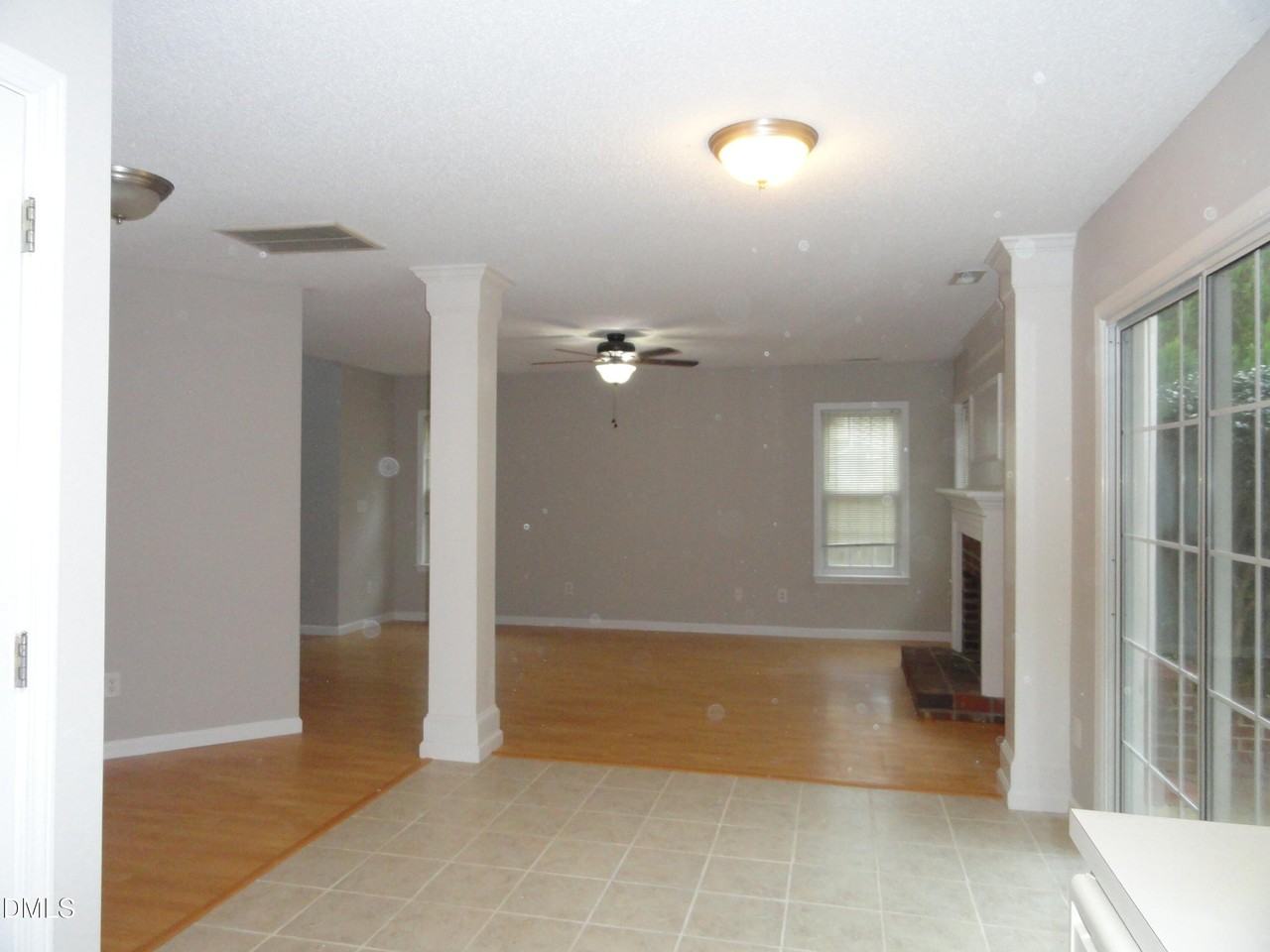 403 Stonecreek Dr - Photo 4 of 22