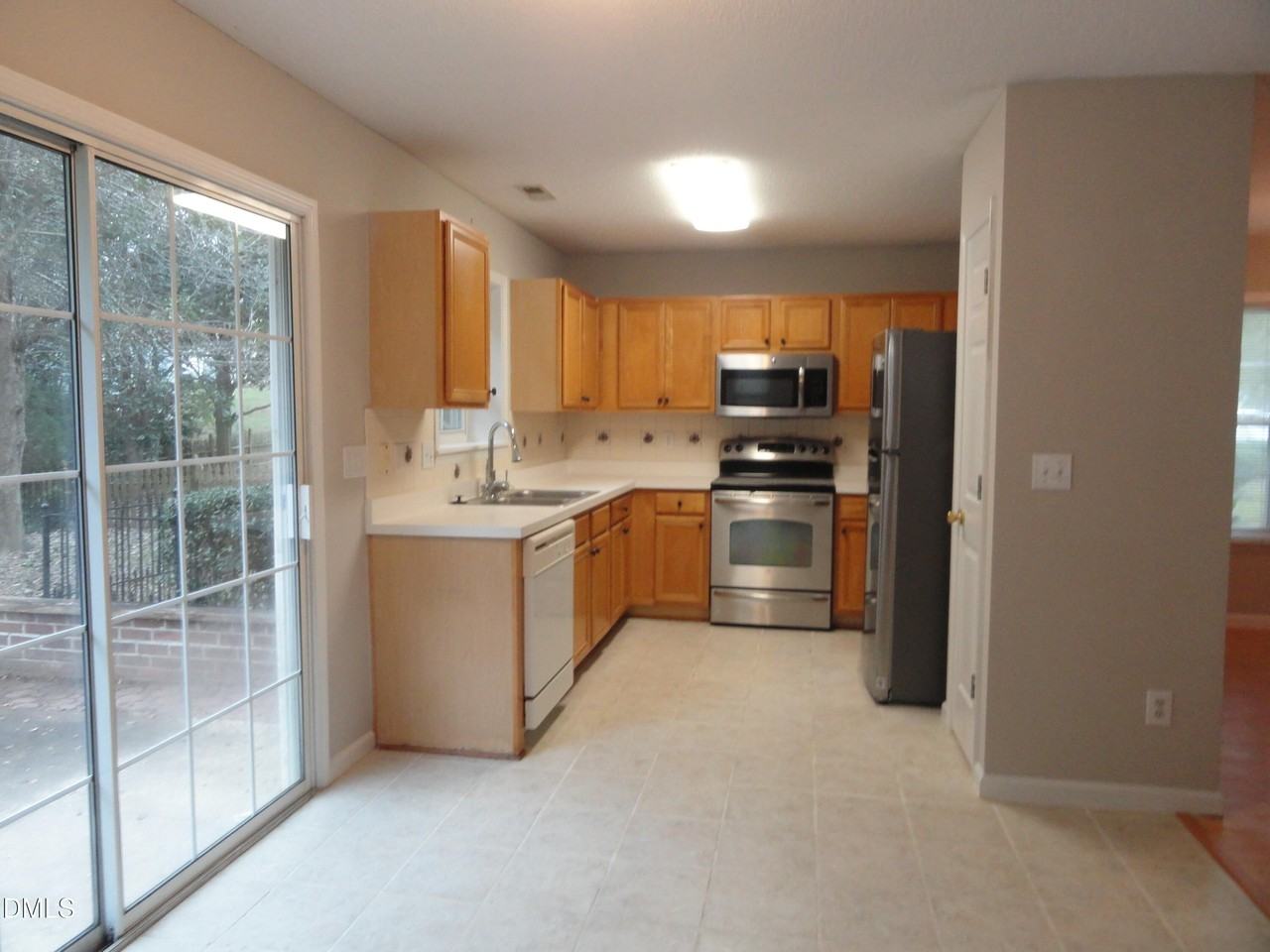 403 Stonecreek Dr - Photo 5 of 22