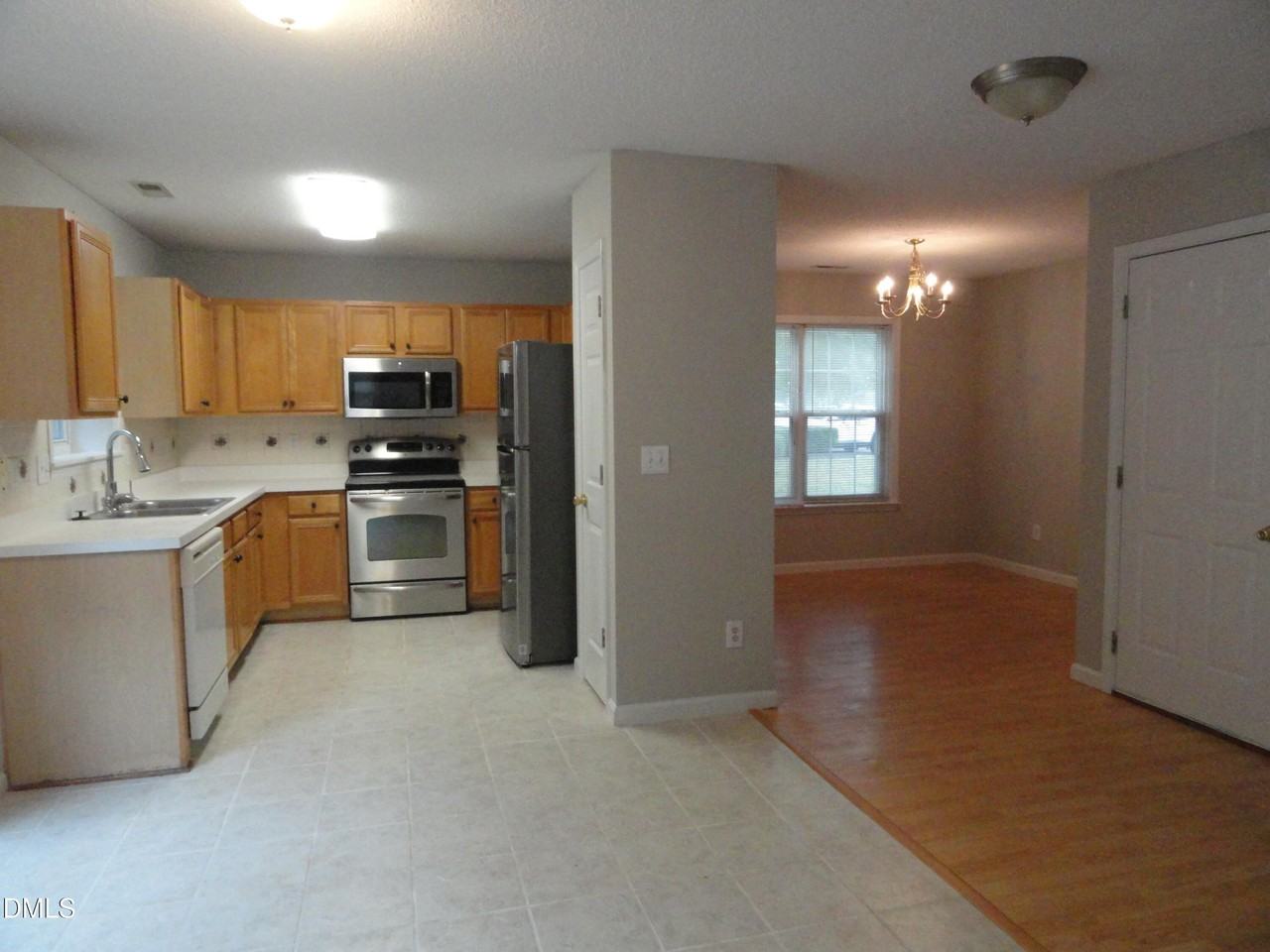 403 Stonecreek Dr - Photo 6 of 22