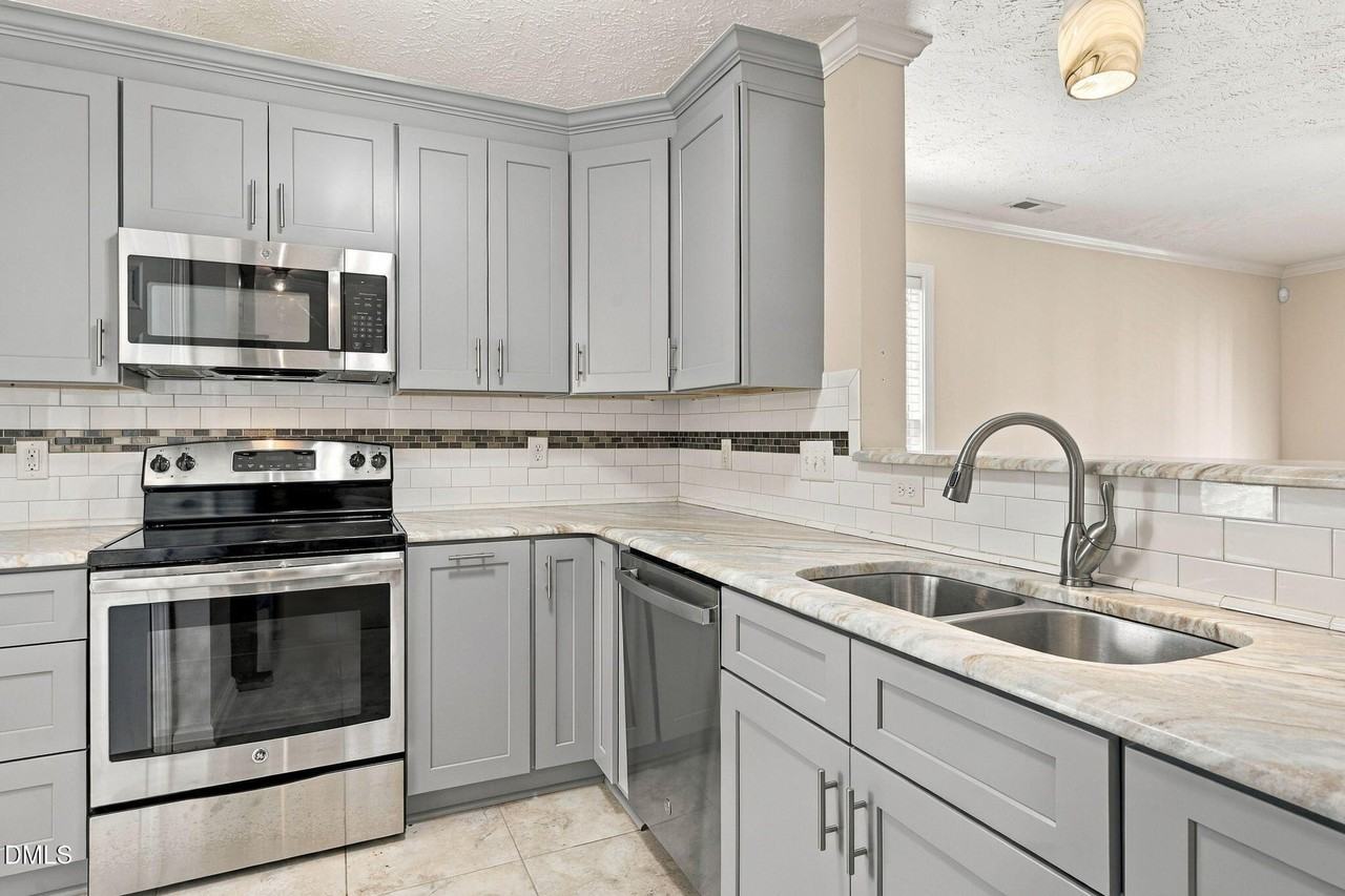3310 Harbour Pointe Pl #5 - Photo 3 of 45