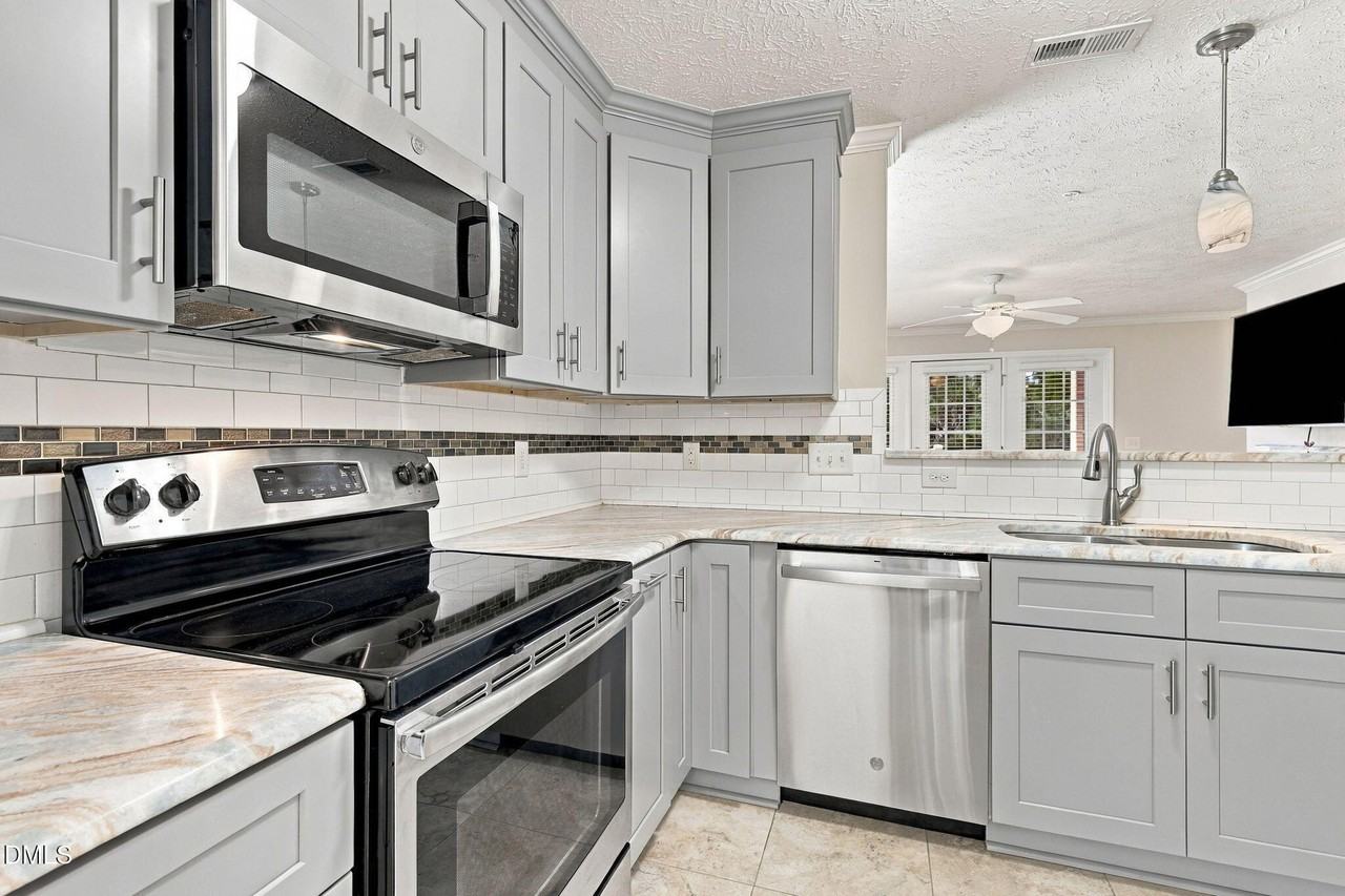 3310 Harbour Pointe Pl #5 - Photo 4 of 45