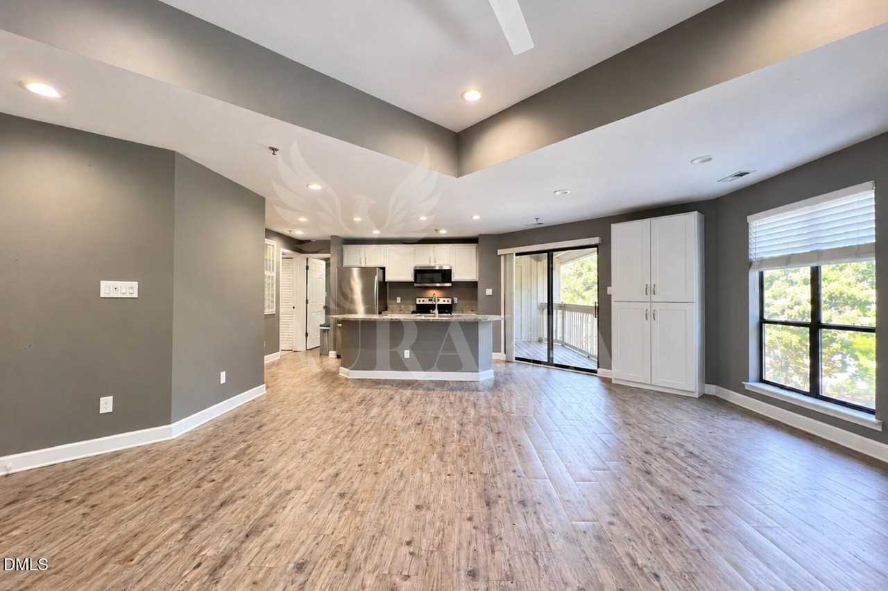 131 New Kent Pl - Photo 4 of 32