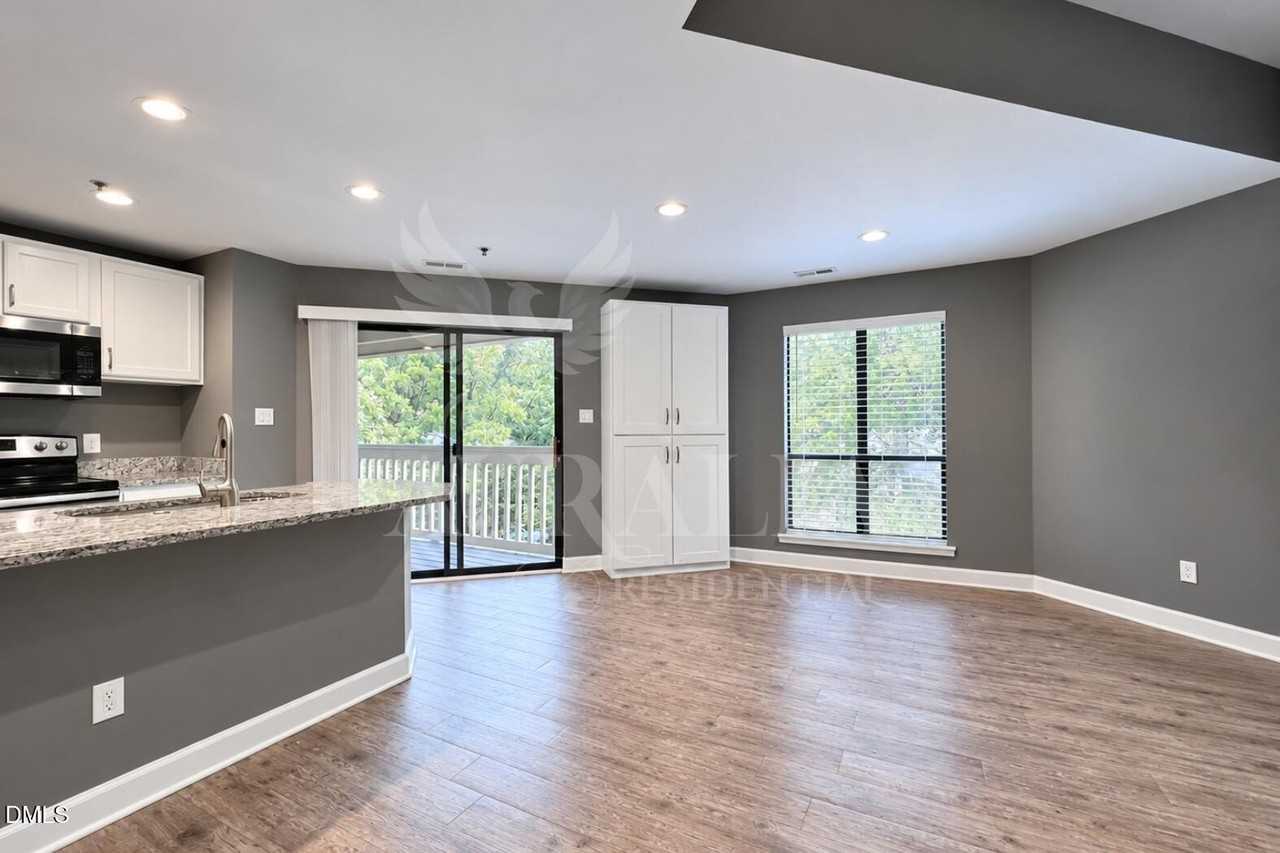 131 New Kent Pl - Photo 7 of 32