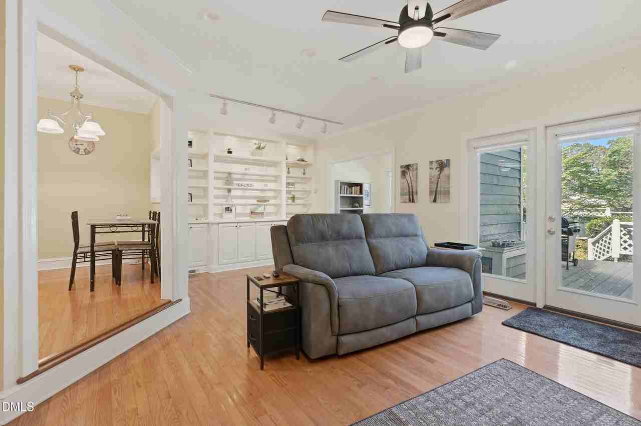 7514 Wellesley Park S - Photo 6 of 15