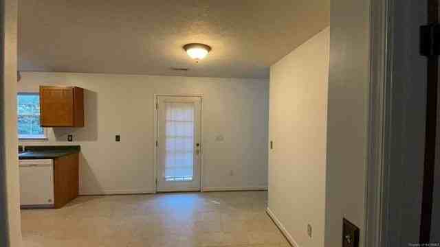 8006 Plantation Rd - Photo 5 of 23