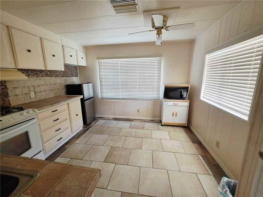 1627 Colina Dr - Photo 5 of 12