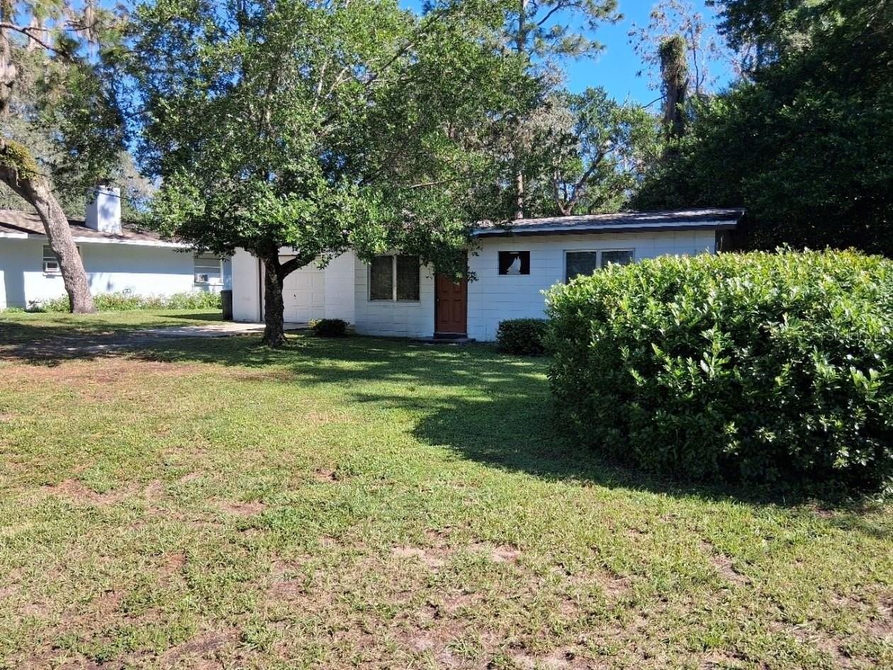 10052 Lake Dr - Photo 3 of 34