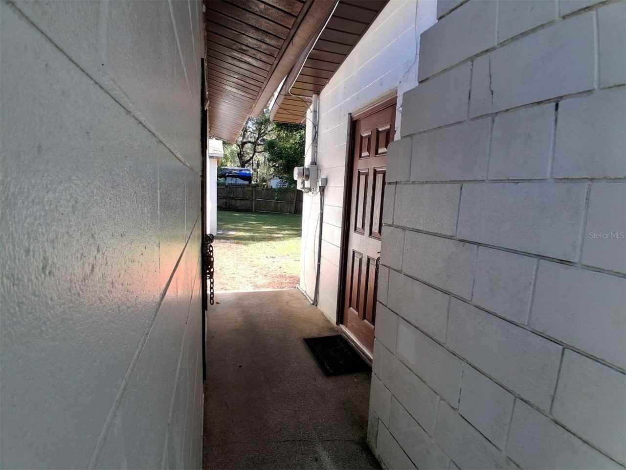 10052 Lake Dr - Photo 4 of 34
