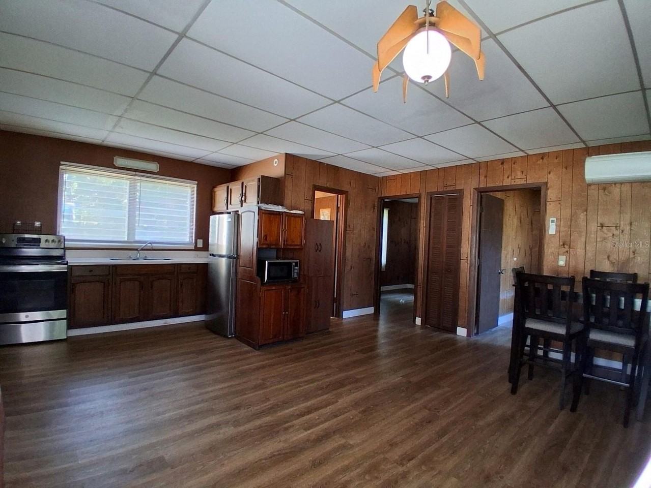10052 Lake Dr - Photo 5 of 34