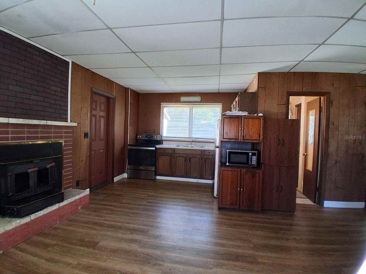 10052 Lake Dr - Photo 7 of 34