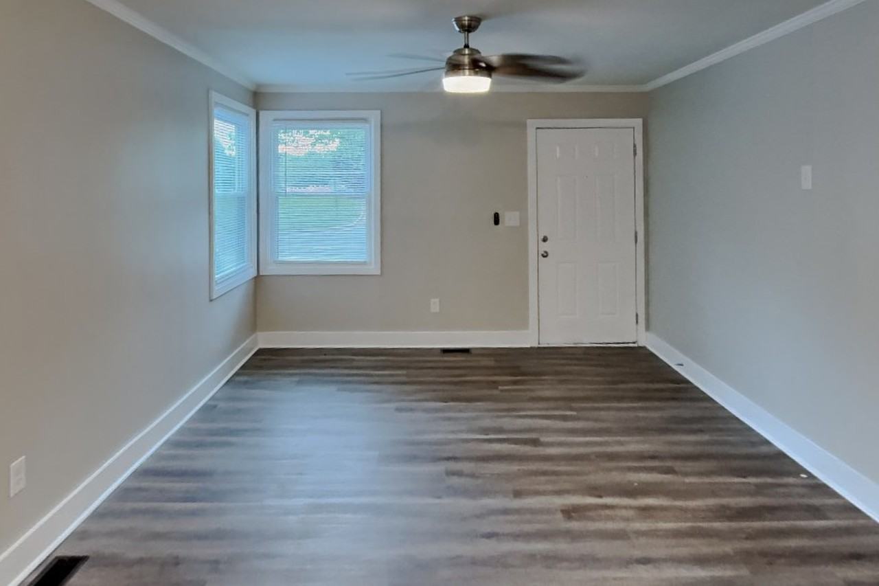 547 Whitethorn Dr - Photo 5 of 15