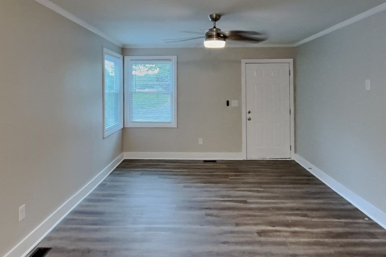 547 Whitethorn Dr - Photo 6 of 15