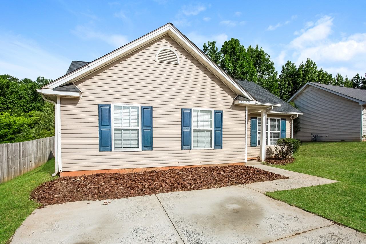 5429 Morning Breeze Ln - Photo 3 of 17