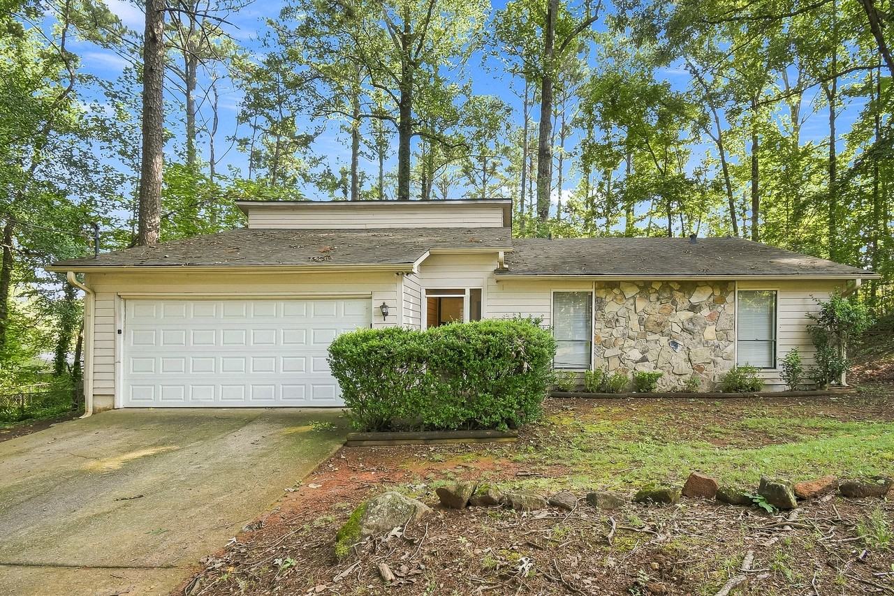 1515 Captain Thomas Ct - Photo 2 of 17