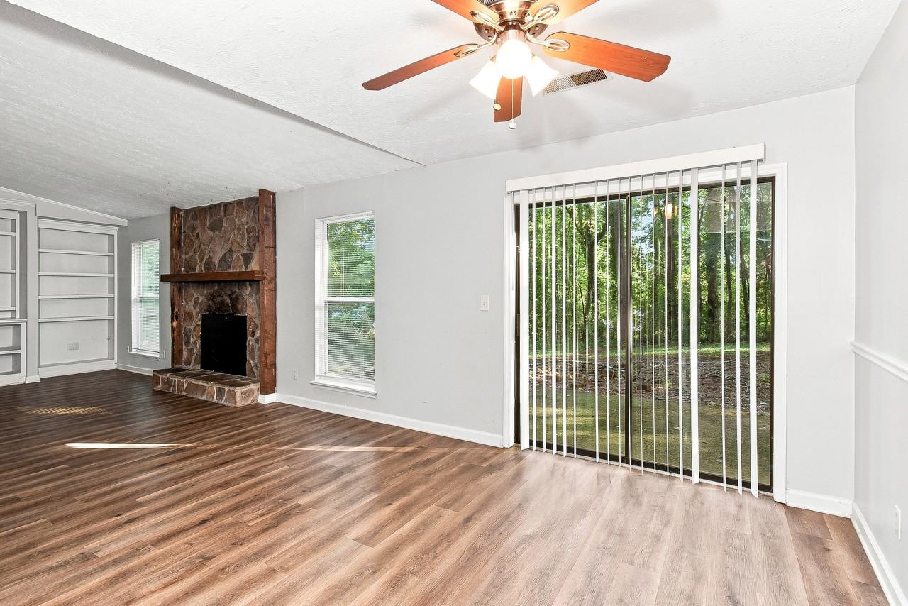 1515 Captain Thomas Ct - Photo 4 of 17