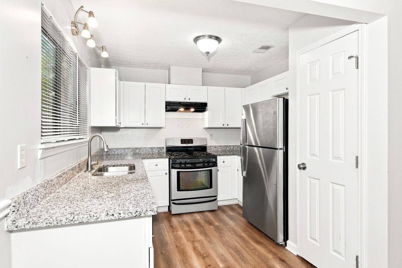 1515 Captain Thomas Ct - Photo 5 of 17
